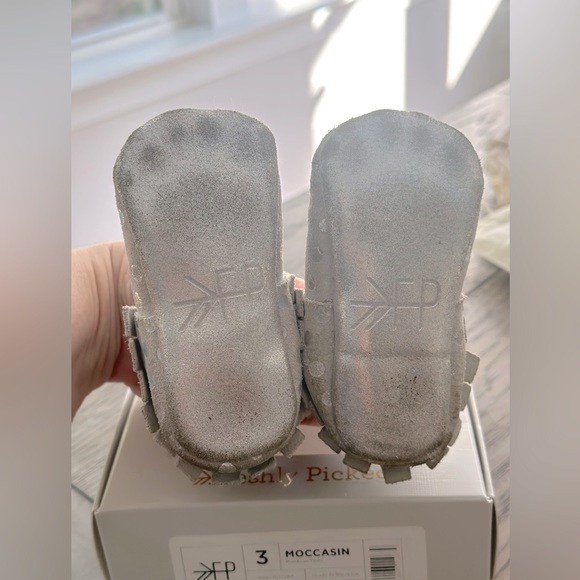 Sz 3, Freshly Picked Rainbow Dots, Fringed Soft Soles with Box! - Picture 3 of 3